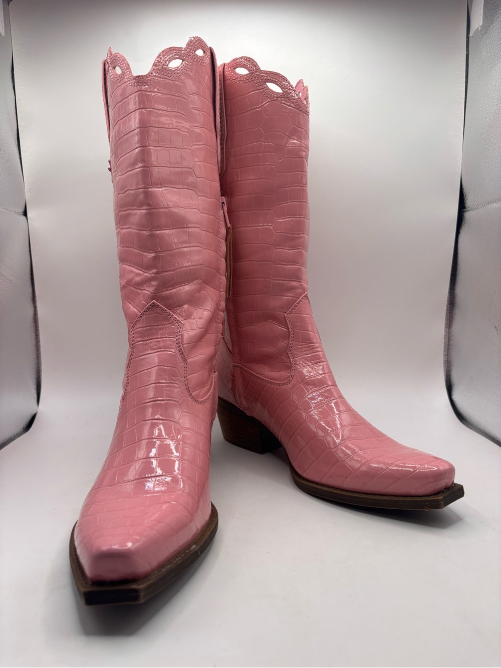Circus by Sam Edelman Pink Croc Cowboy Boots NWOT 9